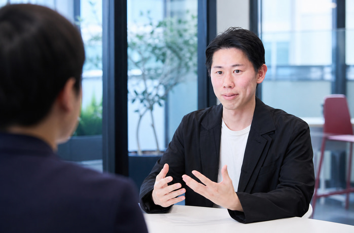 面接対策専門官が候補者へフィードバックする様子