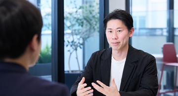 面接対策専門官が候補者へフィードバックする様子